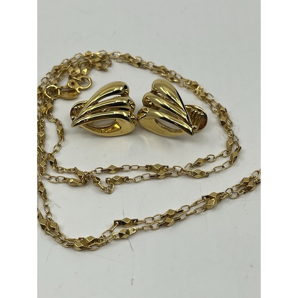 Vintage Signed MONET Gold Tone 14" Necklace‎ and Clip Earrings - Picture 1 of 9